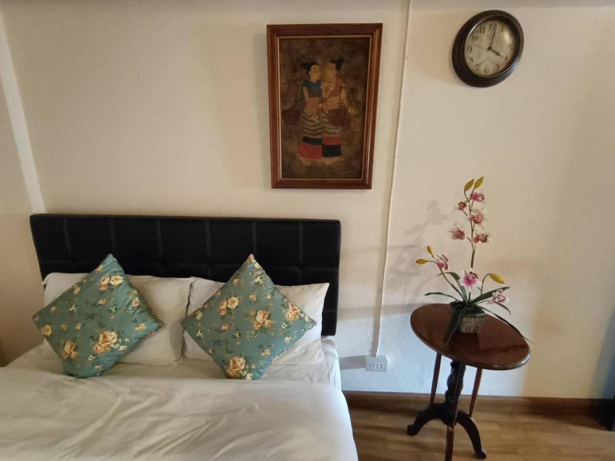 Soft Night Barzaar Vandrehjem Chiang Mai Eksteriør billede