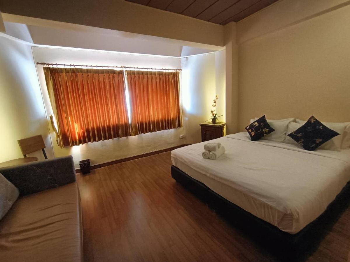Soft Night Barzaar Vandrehjem Chiang Mai Eksteriør billede